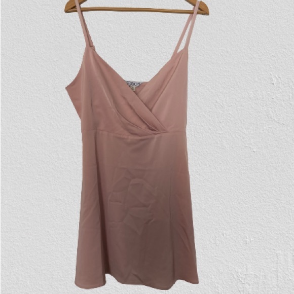 Dresses - Picture 3 of 12